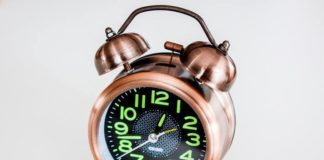 Uwaga, zmiana czasu: W niedzielę śpimy o godzinę dłużej!