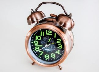 Uwaga, zmiana czasu: W niedzielę śpimy o godzinę dłużej!