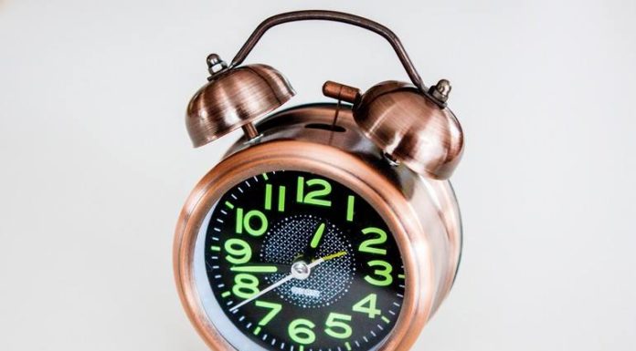 Uwaga, zmiana czasu: W niedzielę śpimy o godzinę dłużej!