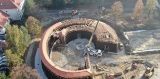 Bochnia. Tężnia prawie gotowa! Trwa budowa boisk i placu zabaw – WIDEO