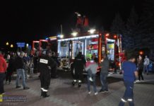 OSP Rzezawa już z nowym samochodem. Witano go szampanem i fajerwerkami – ZDJĘCIA