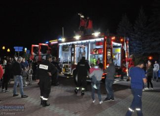 OSP Rzezawa już z nowym samochodem. Witano go szampanem i fajerwerkami – ZDJĘCIA