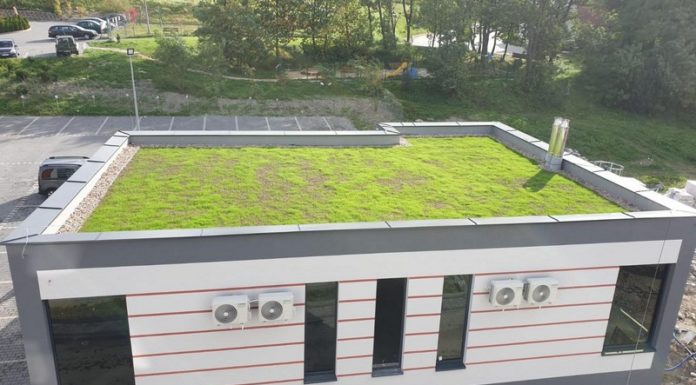 Pierwszy zielony dach w Bochni powstał na os. Panorama
