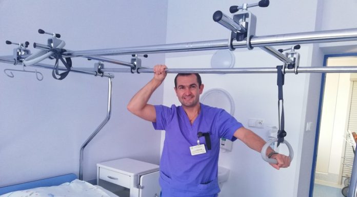 Zoperowali kciuk – kolejna nowatorska operacja ortopedyczna w Brzesku