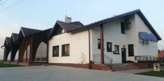 Rzezawa. Dyrektor ośrodka kultury tłumaczy zatrudnienie żony wójta