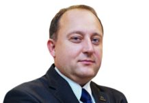 Radosław Macoń o PiS: „Warto głosować na Konfederację – my ich przypilnujemy” – WYWIAD