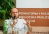 „Jak nakarmić dyktatora?”. Spotkanie z Witoldem Szabłowskim w Bibliotece – ZDJĘCIA