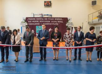 Jodłówka. Otwarto nowoczesną salę sportową i boisko – ZDJĘCIA