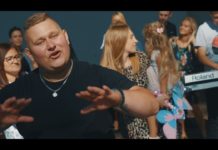 „Baw się z nami”. Zespół Traffic z Sobolowa nagrał klip w Parku Uzbornia – WIDEO