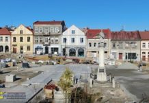 Bochnia. Układają już nową nawierzchnię Rynku – WIDEO z drona