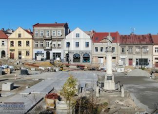 Bochnia. Układają już nową nawierzchnię Rynku – WIDEO z drona