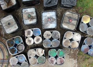 Królówka. Co jest w beczkach? Prokurator o ładunku: „Nie powinno tam tego być”