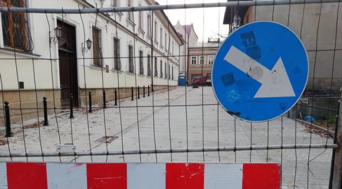 Rewitalizacja centrum Bochni. Radny Kosturkiewicz oczekuje kar dla wykonawcy za opóźnienia