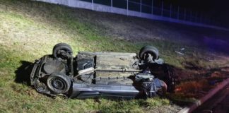 Brzesko. Dachowanie na autostradzie A4. Dwie osoby ranne, kierowca miał 1,5 promila