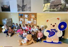 Bochnia. Dzień Pluszowego Misia w „Dwójce”. Uczniowie zebrali 5 tys. zł dla chorego kolegi