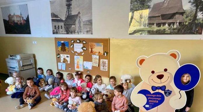 Bochnia. Dzień Pluszowego Misia w „Dwójce”. Uczniowie zebrali 5 tys. zł dla chorego kolegi
