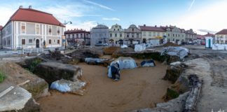 Bochnia. Rozpoczęło się zasypywanie ruin ratusza – ZDJĘCIA