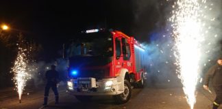 Gmina Bochnia. Bogucice fajerwerkami witały nowy samochód OSP – ZDJĘCIA, WIDEO