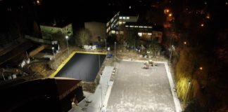 Budowa tężni. Boiska w sąsiedztwie już rozświetlone – WIDEO