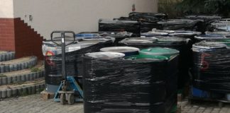 Królówka. Czy ciecz w beczkach stanowi zagrożenie?