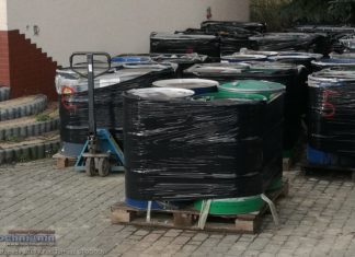 Królówka. Czy ciecz w beczkach stanowi zagrożenie?