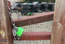 Królówka. W beczkach są odpady z produkcji farb i lakierów? „Usunięcie może kosztować kilka milionów”