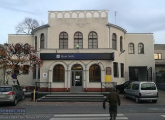 Budynek dawnej synagogi sprzedany. Bank się wyprowadza