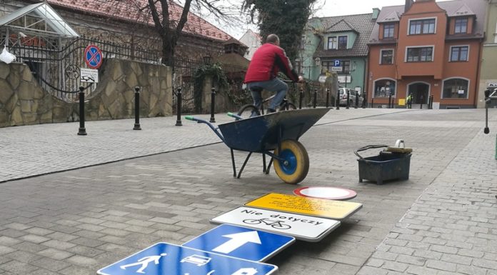 Ruch już przywrócony! Ostatnie prace porządkowe na Solnej, Sutoris i Dominikańskiej – WIDEO
