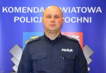 Policjant z Bochni pomógł mężczyźnie, który od kilku dni nocował w lesie