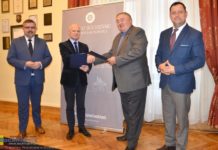 Powiat. Podpisano umowę z wykonawcą drogowej inwestycji w trzech gminach