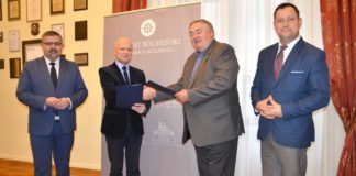 Powiat. Podpisano umowę z wykonawcą drogowej inwestycji w trzech gminach