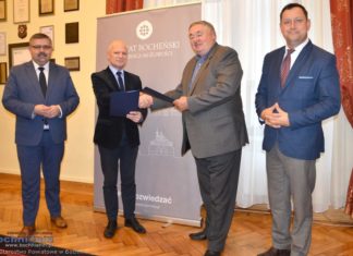 Powiat. Podpisano umowę z wykonawcą drogowej inwestycji w trzech gminach