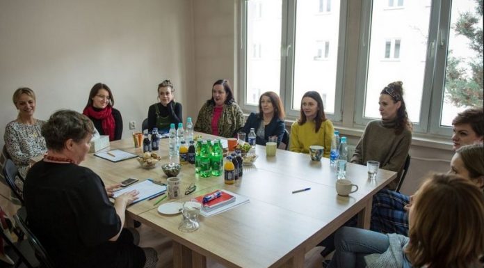 Pracownicy OiK szkolili się pod okiem szefowej Niebieskiej Linii