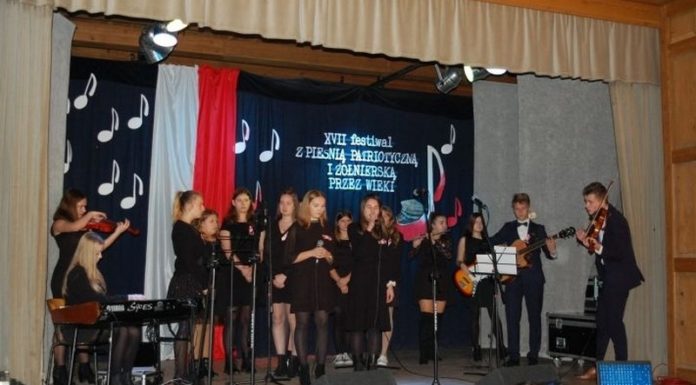 Zespół muzyczny z II LO wyróżniony na festiwalu pieśni patriotycznych