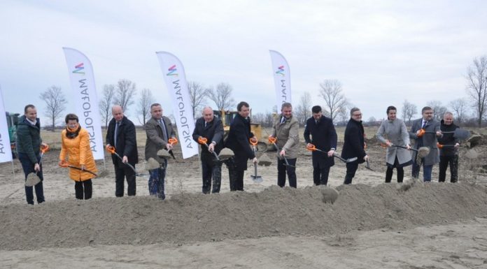 Bochnia. Ruszyła budowa I etapu łącznika A4. Wbito pierwsze łopaty – ZDJĘCIA i WIDEO