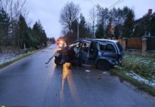 Szczepanów. Kierowca rozbił auto w rowie. Pędził 140 kmh?