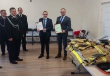 Gmina Bochnia. Poseł na Sejm RP przekazał sprzęt dla OSP