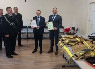 Gmina Bochnia. Poseł na Sejm RP przekazał sprzęt dla OSP