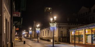 Ul. Solna wygląda jak nigdy. Świąteczne oświetlenie i choinka – ZDJĘCIA
