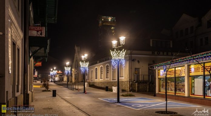 Ul. Solna wygląda jak nigdy. Świąteczne oświetlenie i choinka – ZDJĘCIA