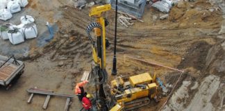 Bochnia. Trwają odwierty na Rynku. Będą miały głębokość aż 30-40 metrów – WIDEO