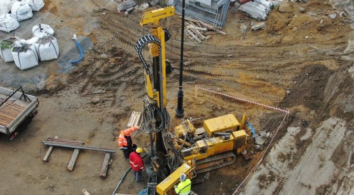 Bochnia. Trwają odwierty na Rynku. Będą miały głębokość aż 30-40 metrów – WIDEO