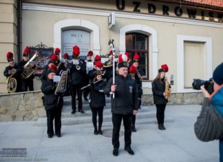 Bochnia. Orkiestra Kopalni Soli koncertowała na ulicach miasta – ZDJĘCIA