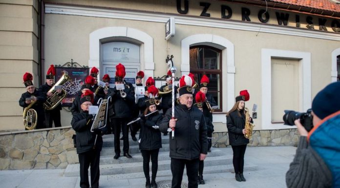 Bochnia. Orkiestra Kopalni Soli koncertowała na ulicach miasta – ZDJĘCIA