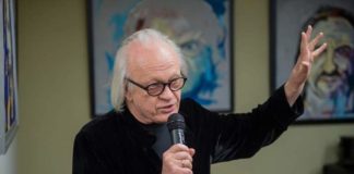 „Biblioteka teatrem słowa”. Salon poezji z aktorem Wiesławem Komasą – ZDJĘCIA