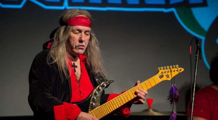 Bochnia. Były gitarzysta Scorpions Uli Jon Roth wystąpił w sali kina Regis – ZDJĘCIA
