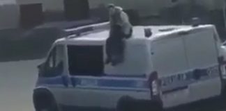 Brzesko. Policjanci zajęli się sprawą nastolatka, który wszedł na dach radiowozu