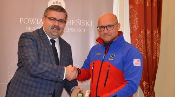 Starosta przekazał sprzęt dla GOPR
