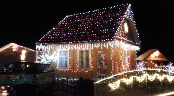 Imponująca świąteczna iluminacja domu w Borzęcinie – WIDEO