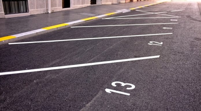 Bochnia. Radni dyskutowali o parkingach. „Miejsc jak nie było tak nie ma”